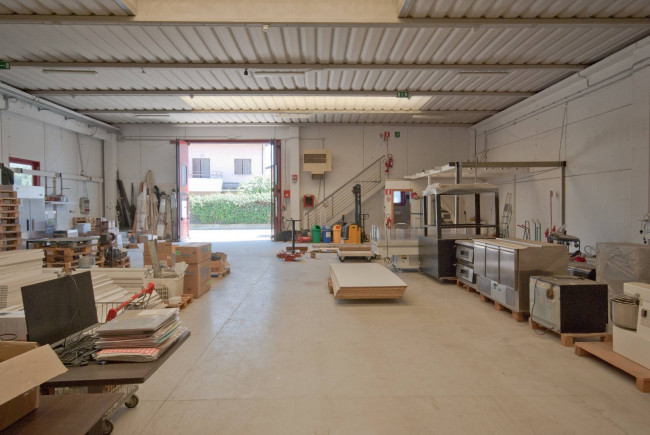 Show room in vendita a Monfalcone