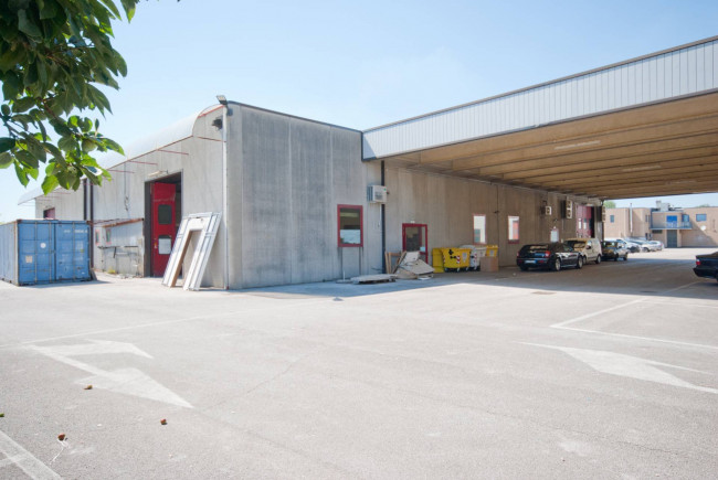 Showroom for sale in Monfalcone