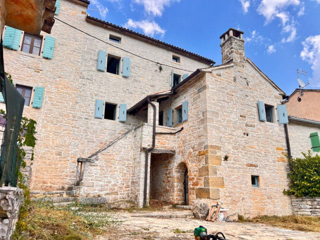Semi-Detached House for sale in Grožnjan