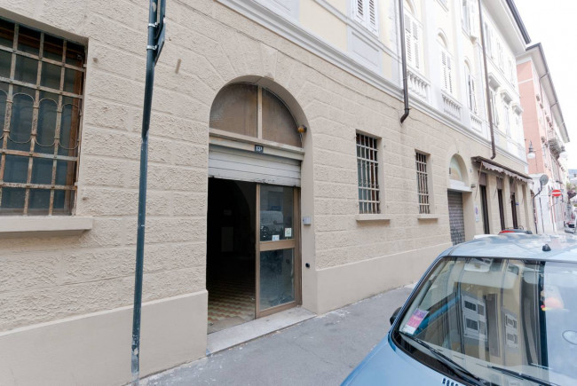Locale con canna fumaria in vendita a Trieste