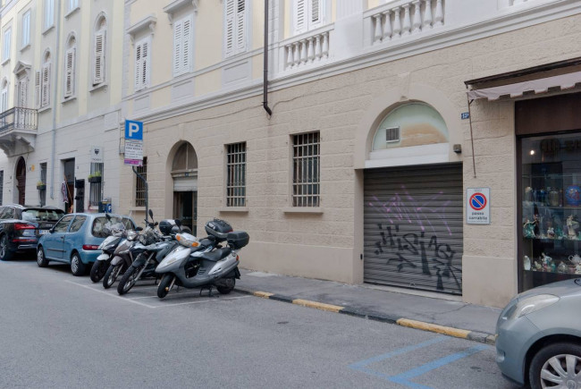 Locale con canna fumaria in vendita a Trieste
