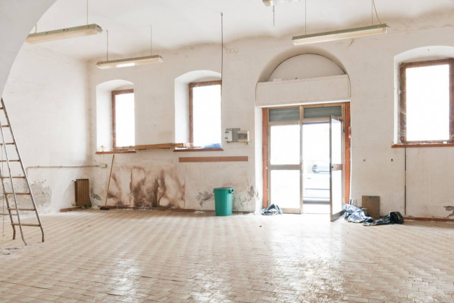 Locale con canna fumaria in vendita a Trieste
