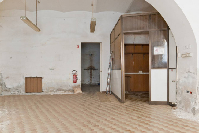 Locale con canna fumaria in vendita a Trieste