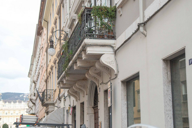 3 Schaufenster zu verkauf in Trieste