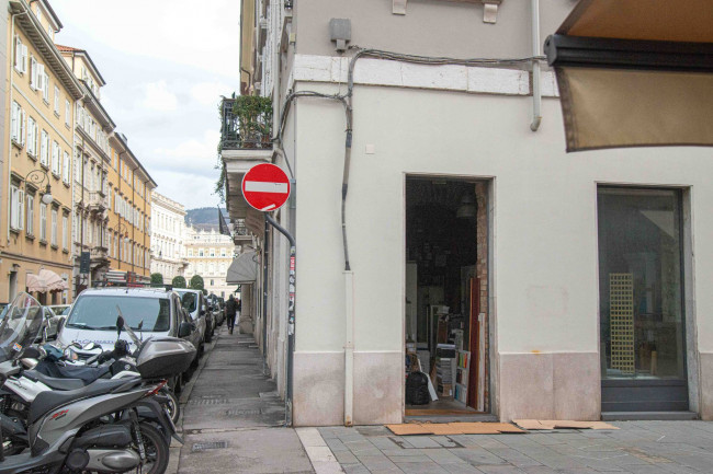 3 Schaufenster zu verkauf in Trieste