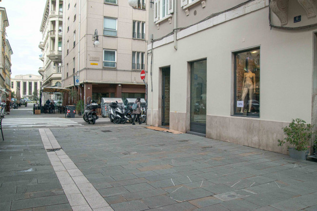 3 Schaufenster zu verkauf in Trieste