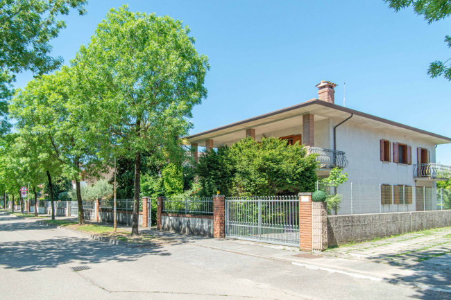 Villa for sale in Casarsa della Delizia