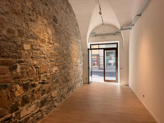 Locale senza canna fumaria in affitto a Trieste