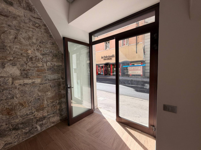 Locale senza canna fumaria in affitto a Trieste