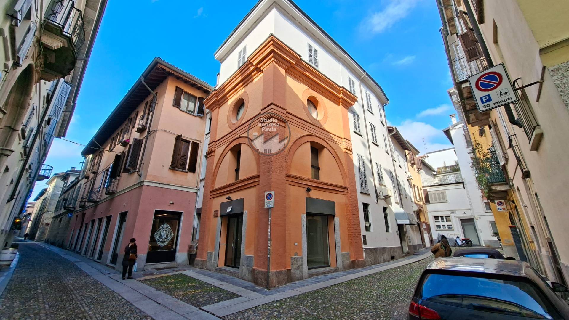 NEGOZIO C/1 a Pavia