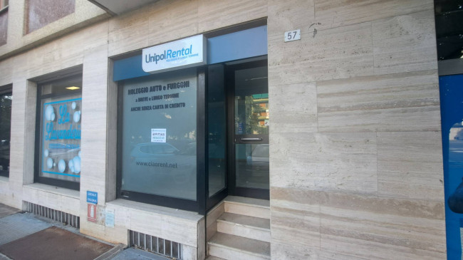 NEGOZIO C/1 a Pavia
