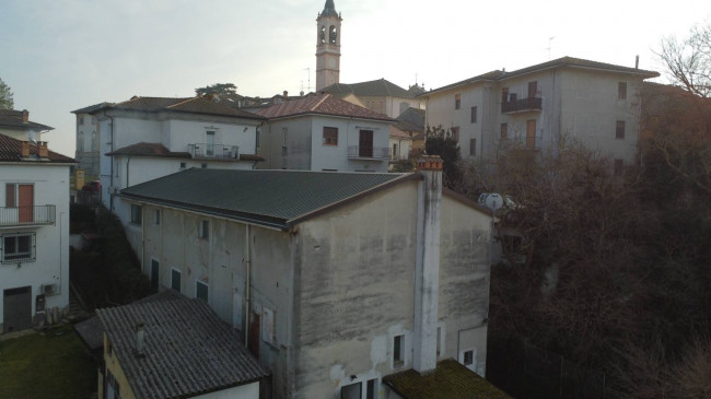 Locale commerciale a Cava Manara