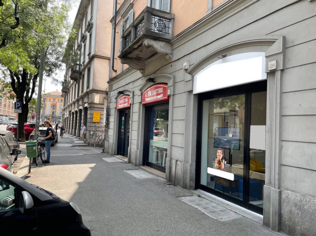 NEGOZIO C/1 a Pavia
