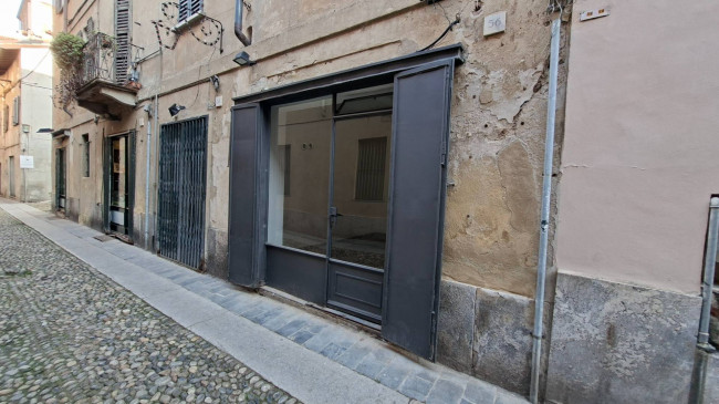 NEGOZIO C/1 a Pavia