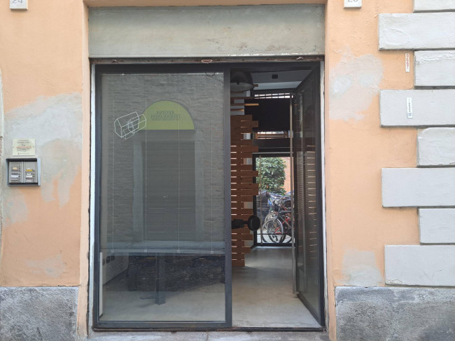 NEGOZIO C/1 a Pavia