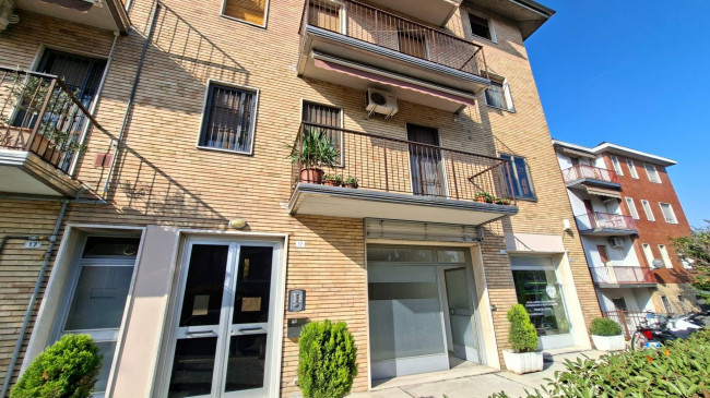 NEGOZIO C/1 a Pavia