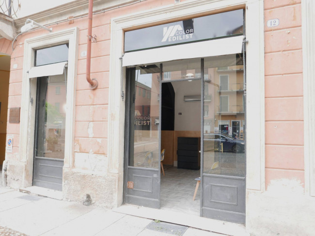 Locale commerciale in affitto a Tortona