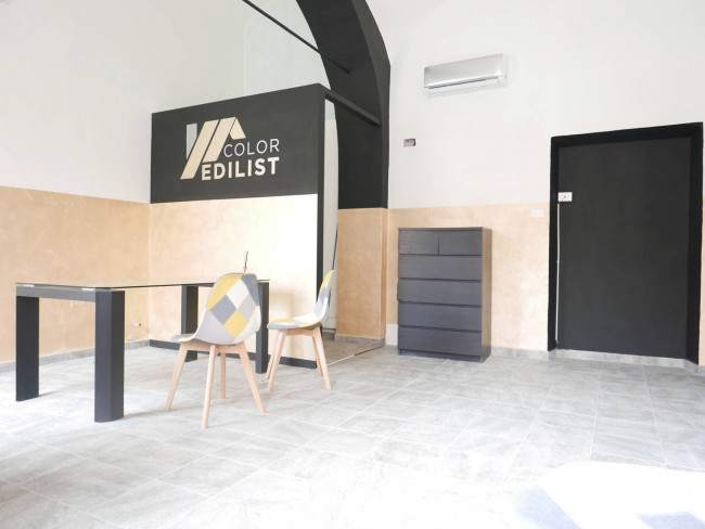 Locale commerciale in affitto a Tortona