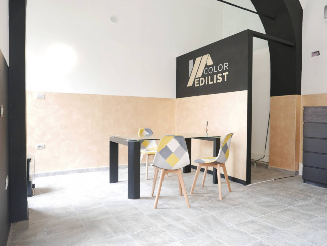 Locale commerciale in affitto a Tortona