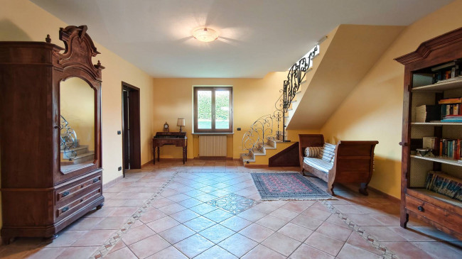 Villa in vendita a Carezzano