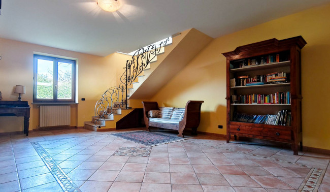 Villa in vendita a Carezzano