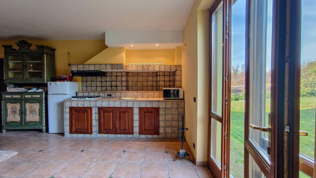 Villa in vendita a Carezzano