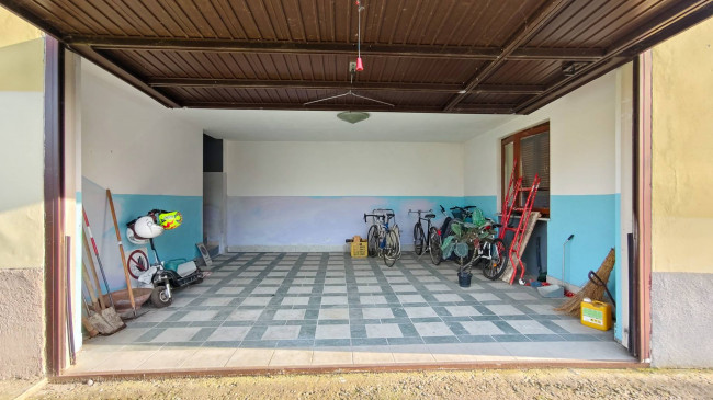 Villa in vendita a Carezzano