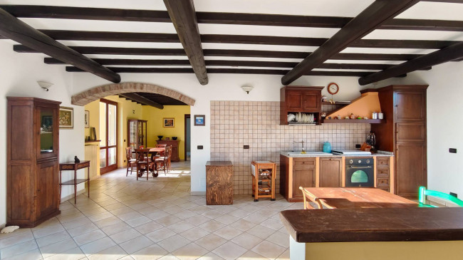 Villa in vendita a Carezzano