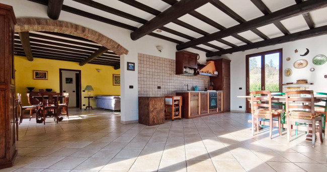 Villa in vendita a Carezzano