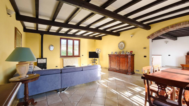 Villa in vendita a Carezzano