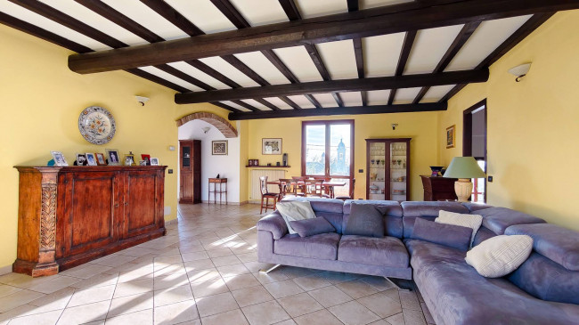 Villa in vendita a Carezzano