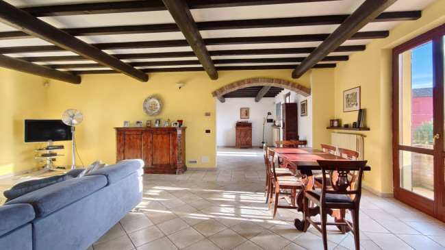 Villa in vendita a Carezzano