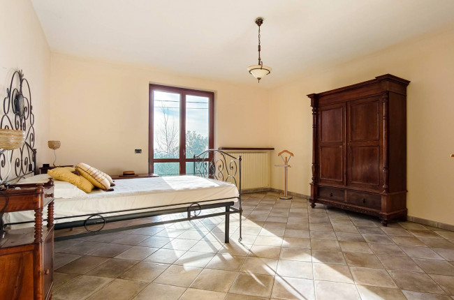 Villa in vendita a Carezzano