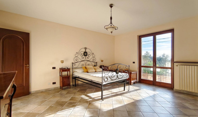 Villa in vendita a Carezzano