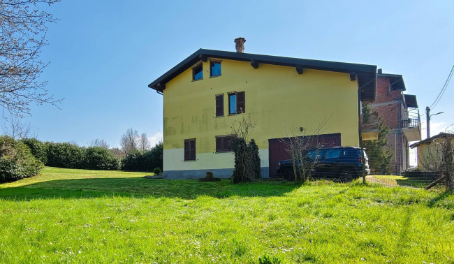 Villa in vendita a Carezzano