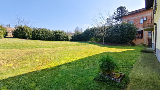 Villa in vendita a Carezzano