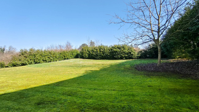 Villa in vendita a Carezzano