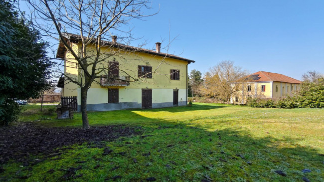 Villa in vendita a Carezzano