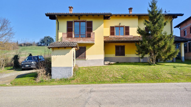 Villa in vendita a Carezzano