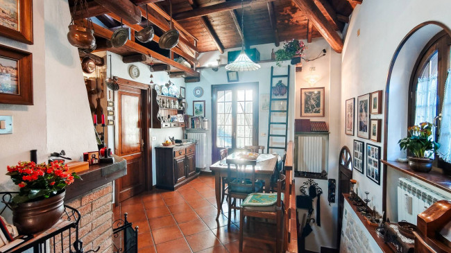 Casa semindipendente in vendita a Carezzano