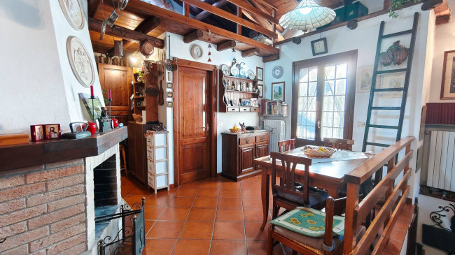 Casa semindipendente in vendita a Carezzano