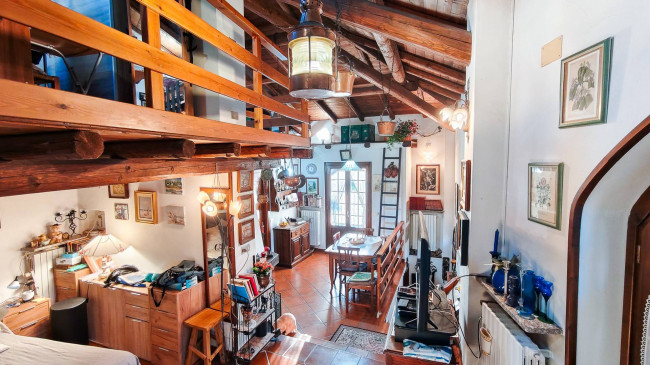 Casa semindipendente in vendita a Carezzano