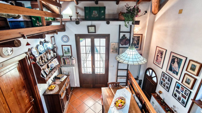 Casa semindipendente in vendita a Carezzano