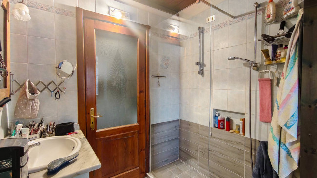 Casa semindipendente in vendita a Carezzano