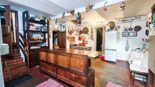 Casa semindipendente in vendita a Carezzano