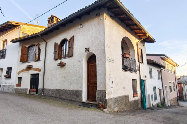 Casa semindipendente in vendita a Carezzano