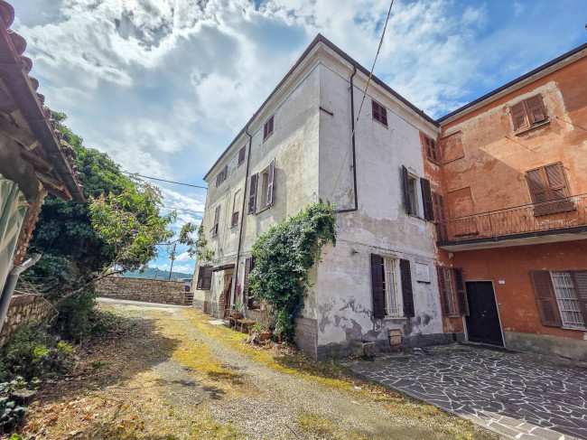 Casa singola in vendita a Carezzano