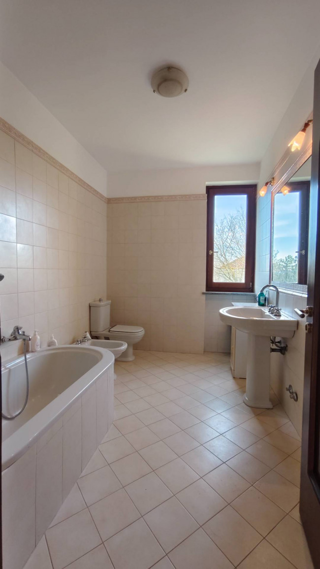 Villa in vendita a Carezzano