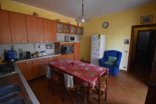 Casa semi-indipendente in vendita a Cadrezzate Con Osmate (VA)