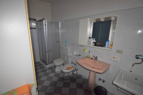 Casa semi-indipendente in vendita a Cadrezzate Con Osmate (VA)